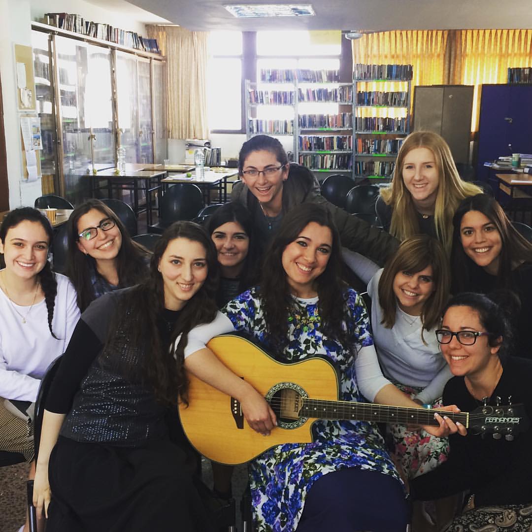 Neve Rosh Chodesh Show